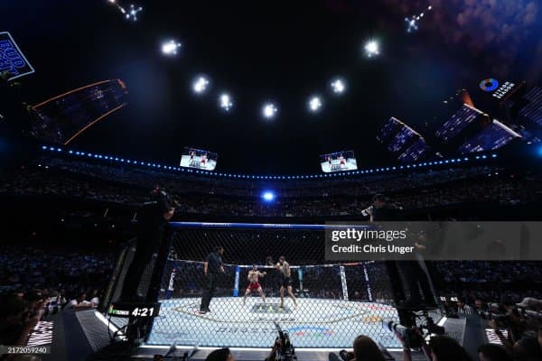 Араб диёрида бўлиб ўтадиган UFC турнирининг вазн ўлчаш маросими якунланди