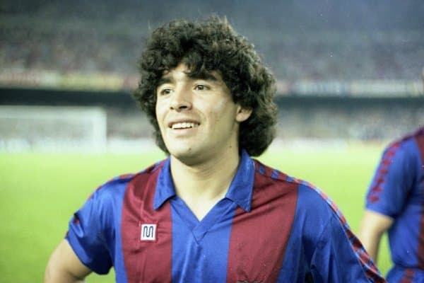 Maradonaning mushtlashuvda yirtilgan kiyimi rekord narxda sotildi